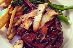 pet friendly restaurant in mammoth, california